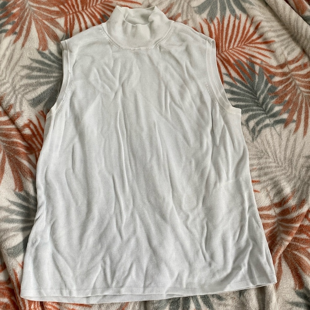 White low turtle neck